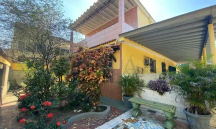 Casa à venda em Duque de Caxias, Vila Rosário, com 4 quartos, com 200 m²