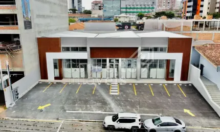 Loja / Ponto Comercial com Estacionamento - Vila Estrela