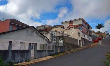 Casa com 3 quartos para alugar na Rua Theodoro Rosas, 159, Centro, Ponta Grossa