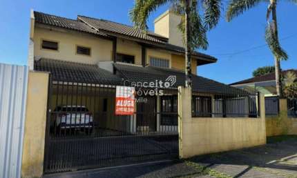 Casa com 4 quartos para alugar no Petrópolis, Joinville 