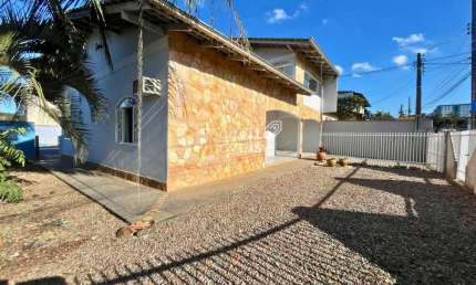 Casa com 3 quartos para alugar no João Costa, Joinville 
