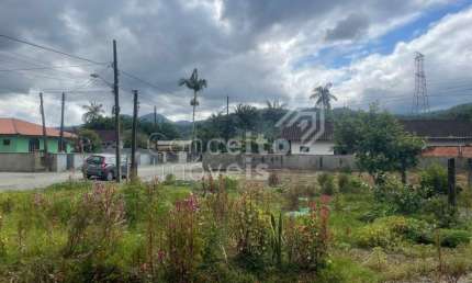 Casa com amplo terreno - Rio Bonito - Joinville/SC 1.045m²