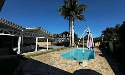 Casa com 4 quartos para alugar na Vila Nova, Joinville 