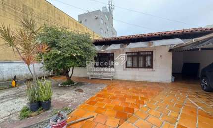 Casa com 3 quartos para alugar na Rua 990, 91, Centro, Balneário Camboriú