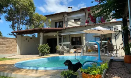 SUA CASA NA PRAIA , SOBRADO à venda próxima do centro de Xangri-lá/RS