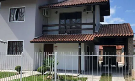 Casa com 3 dormitórios à venda, 200 m² por R$ 900.000,00 - Pedra Branca - Palhoça/SC