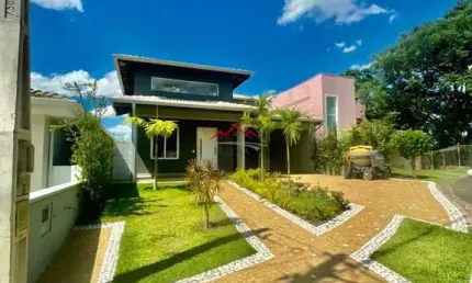 Casa à Venda no Condomínio Village Santa Clara em Valinhos - SP