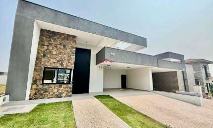 Casa Térrea à Venda no Condomínio Mont'Alcino em Valinhos - SP