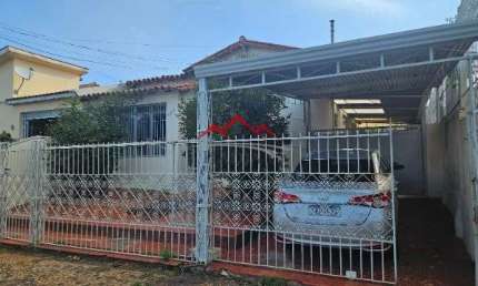 Casa Térrea com Amplo Terreno e ótima localização à Venda no Jardim Chapadão.
