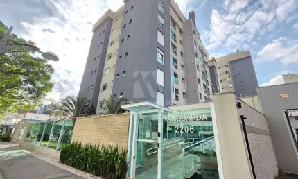 Apartamento semi mobiliado em Condomínio Clube no coração do Água Verde