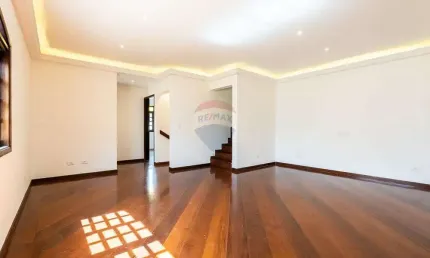 Casa à venda no Bairro Rio Pequeno, 220 metros, 3 quartos, sendo 2 suítes, 4 banheiros e 3 vagas.