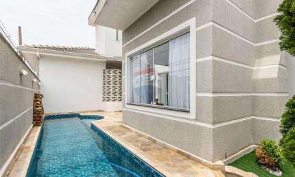 Casa com Piscina com 4 Quartos, 2 Suítes e Edícula com 2 quartos e 1 suíte na Penha em São Paulo