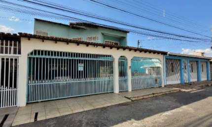 QE 34 -  04 quartos, 02 suítes, 04 vagas de garagem !