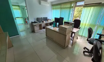 509 norte -  Sala com 113m2, dividida e mobiliada !!!