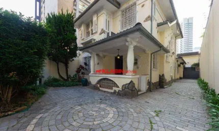 ** Excelente Sobrado com 4 Suítes e 6 Vagas de Garagem - Piscina - 400m² de Terreno e 228m² de Área Útil - Localização Privilegiada no Paraíso **