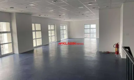 Metragem única no capital corporate 260m, recém formado, 3 banheiros, 6 vagas , copa, forro mineral, ar condicionado.