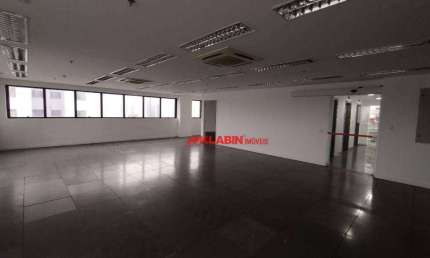 Conjunto comercial de 243m - 1 Sala - 2 banheiros - 6 vagas