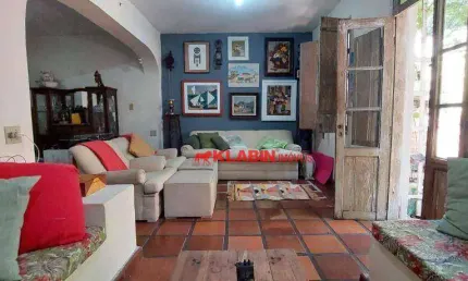 Casa à venda na Chacara Santo Antonio com 3 dormitórios sendo 1 suíte com closed, 3 vagas, 3 banheiros, atelier.