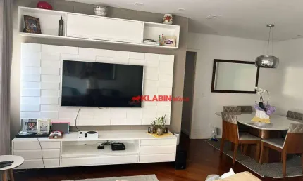 ** Apartamento de 3 Dormitórios sendo 1 Suíte Reformado com 2 Vagas de Garagem + Depósito - 117m² de Área Útil - Prédio com Lazer Completo **