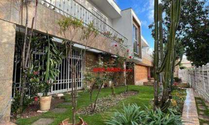 # MAGNÍFICO SOBRADO, 500 M2 ÁREA CONSTRUÍDA, COM PISCINA E EDÍCULA - EXCELENTE LOCALIZAÇÃO.