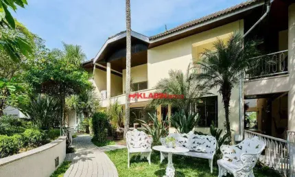 Brooklin-Belíssima e decorada casa em condomínio, 5 Dormitórios, 5 vagas