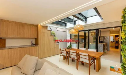 Sobrado espetacular totalmente modernizado com 3 quartos sendo 1 suíte e 1 vaga de garagem com 140m² de área construída - excelente localização
