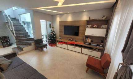 Belíssimo Sobrado Totalmente Reformado com Área Gourmet (Churrasqueira) - 4 Dormitórios sendo 3 Suítes - 4 Vagas de Garagem - 160m² de Área Construída