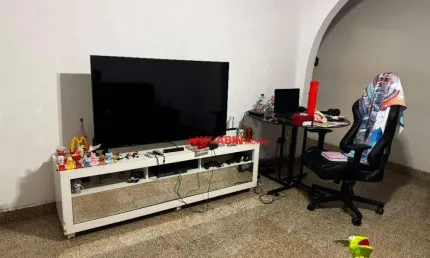 Apartamento de 2 Dormitórios com 55m² de Área Útil - Sacada - Prédio Sem Garagem e Sem Elevador - Entre os Metrôs Praça da Árvore e Santa Cruz (650m)