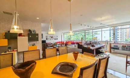 Apartamento Reformado com 226,27m² de Área Útil em Excelente Localização no Jardim Europa - 4 Dormitórios sendo 3 Suítes e 2 Vagas de Garagem