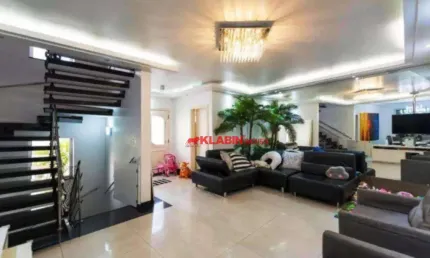 Imóvel maravilhoso, espaçoso à venda , com 3 suítes, 3 vagas de garagem, em condomínio de casas.