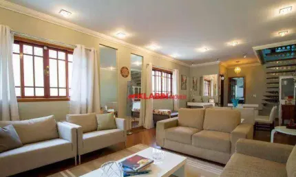 Sobrado com 210m² de terreno e 286m² de área construída com 4 dormitórios sendo 1 suíte e 5 vagas - quintal com área gourmet e edícula