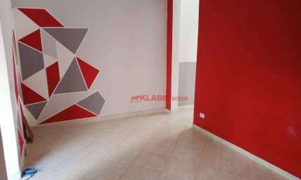 Casa Térrea Assobradada - 72m² de Área Útil - 2 Dormitórios com 1 Banheiro Social - Quintal - Boa Localização com Fácil Acesso à Transporte e Comércio