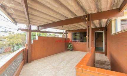 Sobrado de 3 Quartos sendo 2 Suítes com 2 Vagas de Garagem - Churrasqueira - 145m² de Área Construída - Localização com Fácil Acesso na Vila Mariana