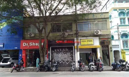 *COM RENDA - Prédio com lojas e salas comerciais. 800 mts², 14mts de testada, encostado metrô Ana Rosa.