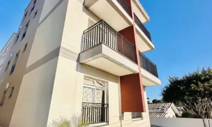 Apartamento de dois quartos no bairro Santa Cândida.