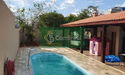 Casa com Piscina e 3 Dormitórios para Venda - Mogi das Cruzes-SP