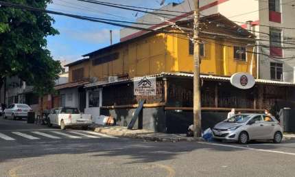 Casa Comercial para Locação em Salvador, Pituba, 4 dormitórios, 2 banheiros, 2 vagas