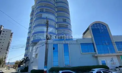 Apartamento frente mar a venda em Navegantes, 3 suítes mobiliado