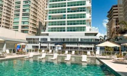 Apartamento com 5 suítes e uma piscina privativa à venda em piçarras, pé na areia no Al Mare Beach Front