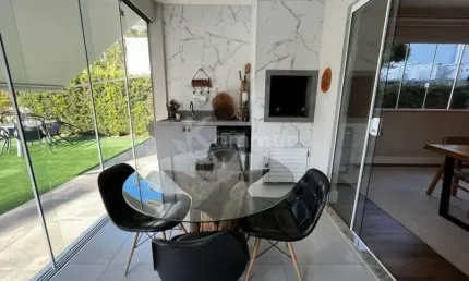 Casa no condomínio Praia Brava Horizontal com 4 suítes, 270m² privativos