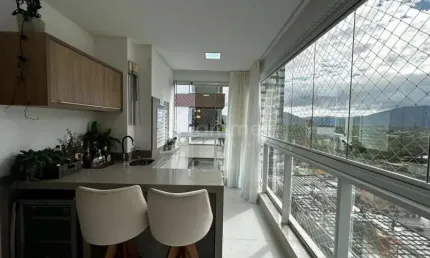 Apartamento mobiliado à venda em Itapema com 3 suítes