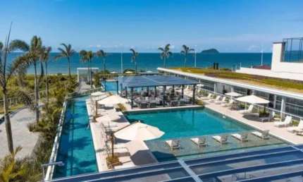 Apartamento mobiliado e decorado no Edifício Al Mare Front Beach em Balneário Piçarras, empreendimento de frente para o mar