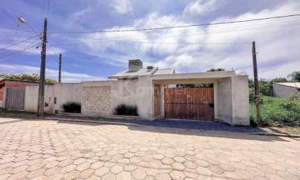 Casa com 3 dormitórios sendo uma suíte a venda em Piçarras