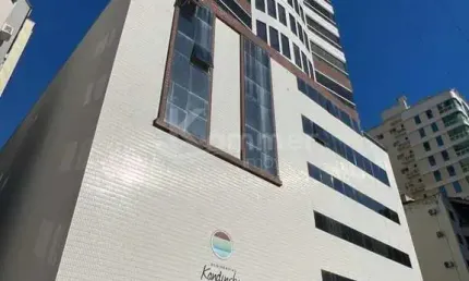 Apartamento com 3 suítes mobiliado a venda na Meia Praia, a 150m do Shopping Russi Russi