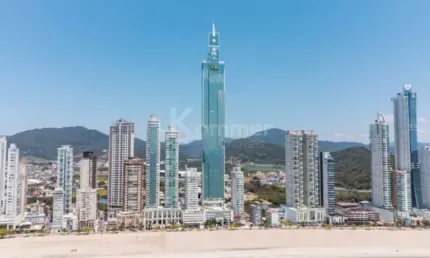 Apartamento andar alto no exclusivo One Tower em Balneário Camboriú, frente mar com 4 suítes sendo 2 master com hidromassagem e 4 vagas de garagem..