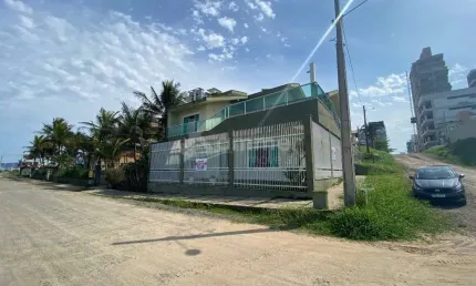 Casa frente mar com 6 dormitórios a venda em Piçarras