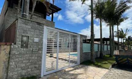 Casa com 10 Quartos a venda em Penha, 6 Suítes, 4 Banheiros e 4 Vagas de Garagem!