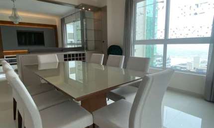 Apartamento mobiliado a venda em Meia Praia, com 3 suítes mais 1 dormitório