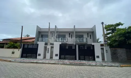 Sobrado com 3 dormitórios sendo uma suite a venda em Piçarras