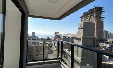 Imperdível apartamento à venda no Centro de Balneário Piçarras-SC: 3 quartos, 1 suíte, 1 sala, 3 banheiros, 1 vaga de garagem, 81,55 m².